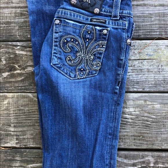 Women’s rock revival jeans. - Picture 2 of 3